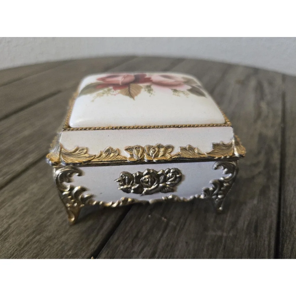 Beautiful Mele Footed Musical Jewelry Box Pink Roses Gold Trim & Lining Trinket
